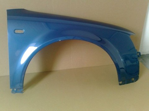 Audi A4 B6 00-04 prawy błotnik niebieski LZ5W