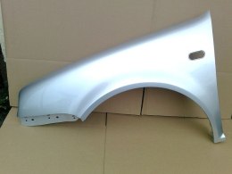 VW Golf 4 1J 97-06r lewy błotnik srebrny-met LB7Z