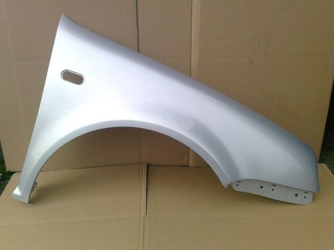 VW Golf 4 1J 97-06r prawy błotnik srebrny-met LB7Z