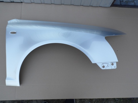 Audi A6 C6 4F 04-08r błotnik prawy srebrny LY7W
