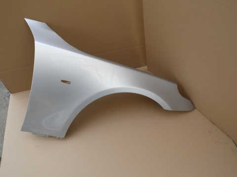 BMW 5 E60 E61 03-10r błotnik prawy w kolorze srebrnym 354