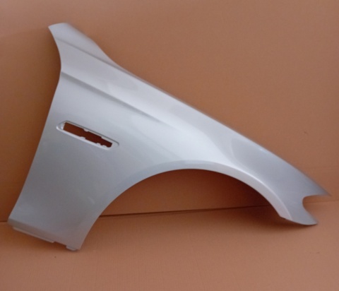 BMW 5 F10 F11 10-17r błotnik prawy srebrny 354