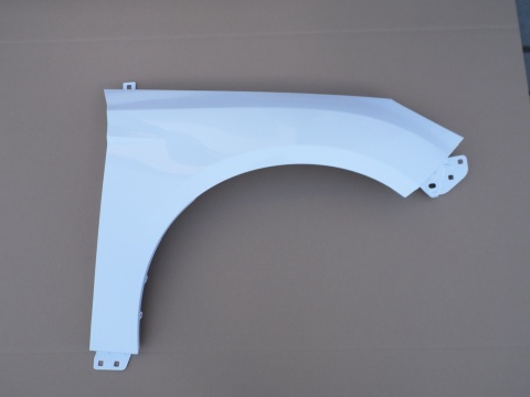 Ford Focus Mk3 11-18 prawy błotnik biały 7VTA