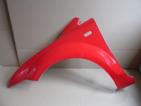 Ford Focus Mk2 04-07r. błotnik lewy czerwony C0 NDTA