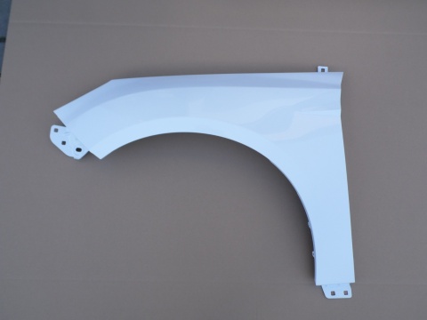 Ford Focus Mk3 11-18 lewy błotnik biały 7VTA