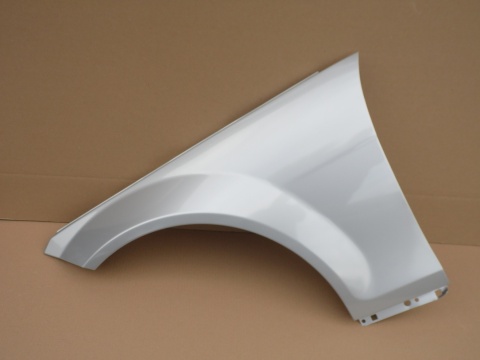 Mercedes C W204 S204 r. 07-14 błotnik lewy w kolorze srebrnym 775