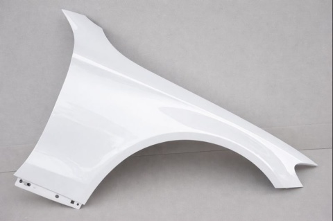 Mercedes C W205 S205 r.14-21 błotnik prawy w kolorze białym 149