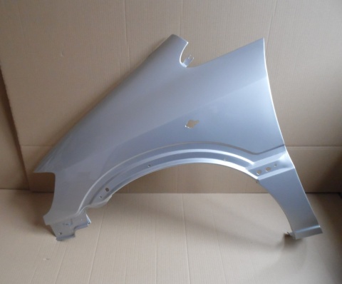 Opel Zafira A 99-05r błotnik lewy srebrny Z157