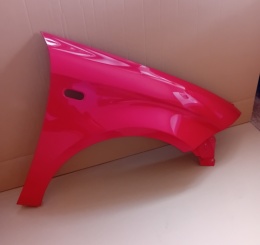 Seat Altea Toledo 04-15r. błotnik prawy czerwony LS3H