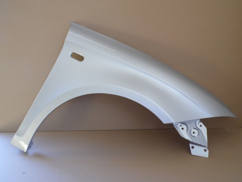 Seat Altea Toledo 04-15r. błotnik prawy srebrny LS7Y