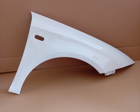 Seat Leon 2 1P 05-12r prawy błotnik biały LB9A