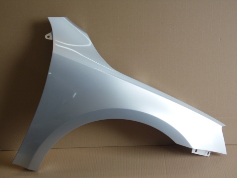 Skoda Octavia 3 III 5E 13-17 prawy błotnik srebrny LA7W