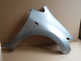 Toyota Auris I (E15) 07-10r Błotnik prawy srebrny 1F8