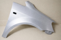 VW Caddy 3 III 2K 11-15r błotnik prawy srebrny LA7W