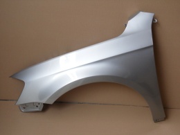 VW Passat B7 10-14r lewy błotnik srebrny LA7W