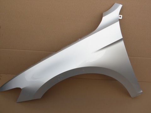 VW Passat B8 14-20r lewy błotnik srebrny LA7W